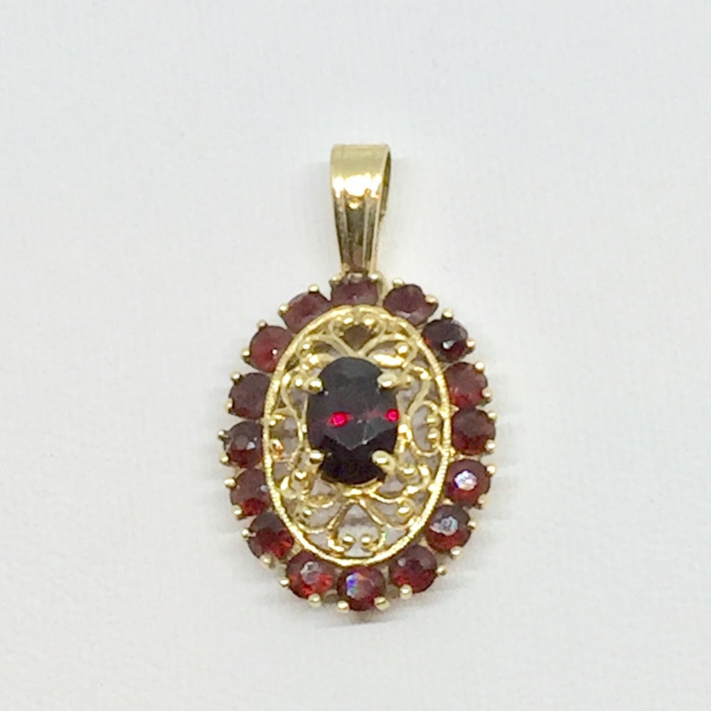 18k Yellow Gold Garnet Pendant